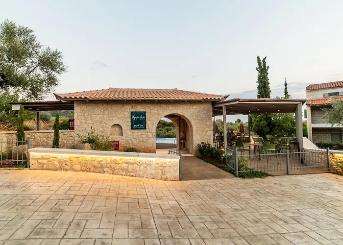 Olympia Zervea With Pool - דירה *